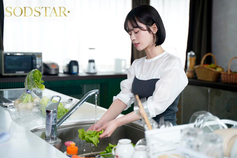 【AVフル】遠征中NTR サッカー選手の美人嫁がチー牛義兄にこっそり種付けされていたワンシーズン MINAMO MINAMO | 1start00406